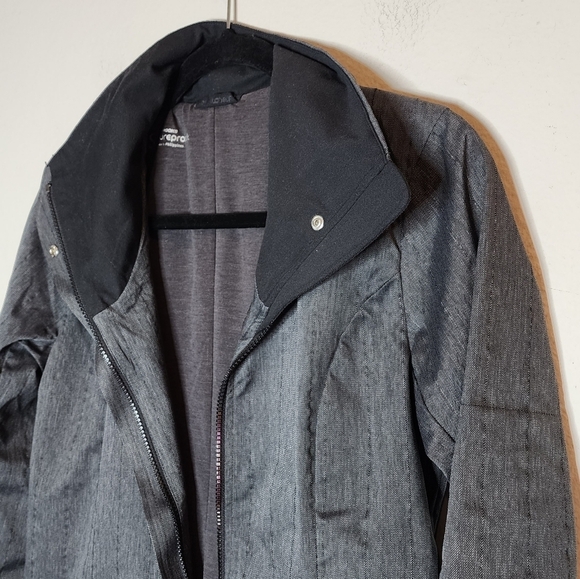 Brooks PureProject Shelter Womens Jacket Grey Herringbone. small. Reflective - Picture 11 of 16
